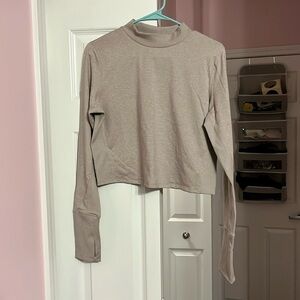 M Old Navy turtle neck long sleeve crop top